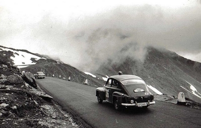 Ewy Rosqvist - Monika Wallraf
21º Coupe des Alpes 1960. Volvo PV 544. Abandonó, desconocemos el motivo.

Del 26 al 30 de Junio, Marseille - Bormio - Chamonix - Cannes.

Desconocemos de cuantos kilómetros constaba la prueba.

Tomaron la salida 64 equipos, finalizaron 39.@
Palabras clave: Volvo;Alpes;1960