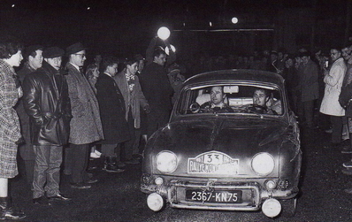 Gérard Happel - Jean Guichet
30º Rallye Automobile de Monte-Carlo 1961. Renault Dauphine Ondine. Clasificado 7º.

Del 21 al 28 de Enero, Montecarlo.
Superficie: asfalto - nieve.

Tomaron la salida 305 equipos, finalizaron 156.@
Palabras clave: Renault;Dauphine;Montecarlo;1961;Personajes;parque_cerrado