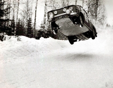 Jorma Lusenius - Seppo Halme
Teekkarirallye 1970 (Finlandia). Renault R8 Gordini.

PHOTO Charles Lindholm
Palabras clave: Renault;Gordini;Nieve