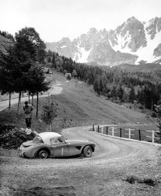 David Seigle-Morris - Tony Ambrose
23º Coupe des Alpes 1962. Austin Healey 3000. Clasificado 8º.
Tomaron la salida 51 equipos, finalizaron 20.@
Palabras clave: Austin;Healey;Coupe_Alpes;1962