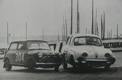 Pat Moss-Carlsson - Ann Wisdom-Riley
31º Rallye Automobile de Monte-Carlo 1962. Mini Morris Cooper (737 ABL). Clasificada 26ª y 1ª en Copa de Damas.

El Renault Dauphine 1093 es el de Jacques Rey - Druget, clasificado 49º.

Del 20 al 25 de Enero, Monte-Carlo.
Superficie: asfalto - nieve.

Tomaron la salida 313 equipos, finalizaron 247.@
Palabras clave: Pat_Moss-Carlsson;Mini;Montecarlo;1962;Mujeres;Womens