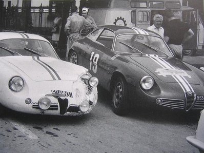 Parque Cerrado del 24º Coupe des Alpes 1963
A la izquierda de la foto el 17# Alfa Romeo Giulia SZ (594MN31) de 
Martial Delalande - Pierre Campuzan, clasificado 16º.

Al lado derecho el 19# Alfa Romeo Giulietta SZ (953 AV 04) de Jean Rolland - Gabriel Augias,  clasificado 1º.

Del 20 al 25 de Junio, Marseille - Chamonix - Milan - Marseille.
Superficie: asfalto.

Tomaron la salida 79 equipos, finalizaron 24.
@@
Palabras clave: Alfa_Romeo;Alpes;1963