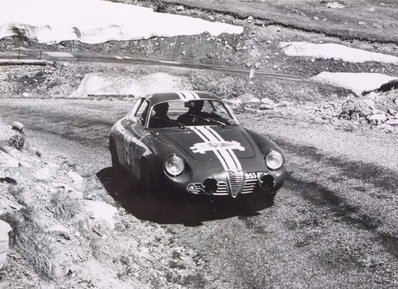 Jean Rolland - Gabriel Augias
24º Coupe des Alpes 1963. Alfa Romeo Giulietta SZ (953 AV 04). Clasificado 1º.

Del 20 al 25 de Junio, Marseille - Chamonix - Milan - Marseille.
Superficie: asfalto.

Tomaron la salida 79 equipos, finalizaron 24.@
Palabras clave: Alfa_Romeo;Alpes;1963