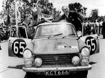 Nick Nowicki - Paddy Cliff
11º Safari Rally 1963. Peugeot 404. Clasificado 1º.

Tomaron la salida 84 equipos, finalizaron 7.@
Palabras clave: Peugeot;Safari;1963;Personajes