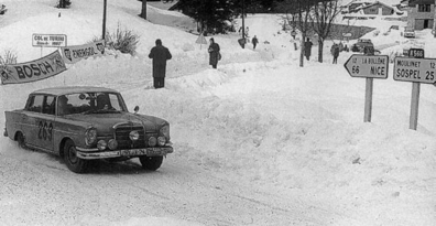 Ewy Rosqvist - Ursule Wirth
32º Rallye Automobile de Monte-Carlo 1963. Mercedes 220 SE (S-JG 74). Clasificada 16ª y 1ª en Copa de Damas.

Del 20 al 24 de Enero, Monte-Carlo.
Superficie: asfalto - nieve.

Tomaron la salida 296 equipos, finalizaron 96.@
Palabras clave: Mercedes;Montecarlo;1963;Mujeres;Womens;nieve