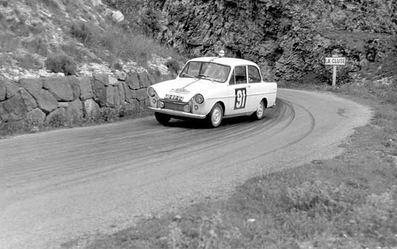 Rob Slotemaker - Frits Honhof
24º Coupe des Alpes 1963. DAF 44 (MR-89-94). Clasificado 24º.

Del 20 al 25 de Junio, Marseille - Chamonix - Milan - Marseille.
Superficie: asfalto.

Tomaron la salida 79 equipos, finalizaron 24.@
Palabras clave: DAF;Alpes;1963