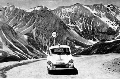 Rob Slotemaker - Frits Honhof
24º Coupe des Alpes 1963. DAF 44 (MR-89-94). Clasificado 24º.

Del 20 al 25 de Junio, Marseille - Chamonix - Milan - Marseille.
Superficie: asfalto.

Tomaron la salida 79 equipos, finalizaron 24.@
Palabras clave: DAF;Alpes;1963