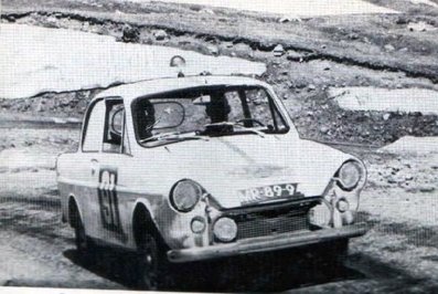 Rob Slotemaker - Frits Honhof
24º Coupe des Alpes 1963. DAF 44 (MR-89-94). Clasificado 24º.

Del 20 al 25 de Junio, Marseille - Chamonix - Milan - Marseille.
Superficie: asfalto.

Tomaron la salida 79 equipos, finalizaron 24.@
Palabras clave: DAF;Alpes;1963