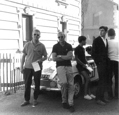 Rob Slotemaker - Frits Honhof
24º Coupe des Alpes 1963. DAF 44 (MR-89-94). Clasificado 24º.

Del 20 al 25 de Junio, Marseille - Chamonix - Milan - Marseille.
Superficie: asfalto.

Tomaron la salida 79 equipos, finalizaron 24.@
Palabras clave: DAF;Alpes;1963