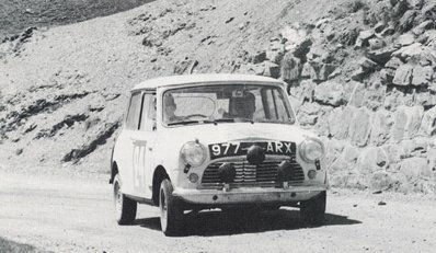 John Sprinzel - Willy Cave
24º Coupe des Alpes 1963. Mini Cooper (977 ARX). Abandonó por accidente.

Del 20 al 25 de Junio, Marseille - Chamonix - Milan - Marseille.
Superficie: asfalto.

Tomaron la salida 79 equipos, finalizaron 24.@
Palabras clave: Mini;Alpes;1963