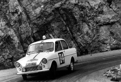 Rob Gorris - Albert Ilken
24º Coupe des Alpes 1963. DAF (MR-89-93). Abandonó.

Del 20 al 25 de Junio, Marseille - Chamonix - Milan - Marseille.
Superficie: asfalto.

Tomaron la salida 79 equipos, finalizaron 24.@
Palabras clave: DAF;Alpes;1963