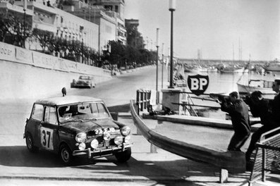 Paddy Hopkirk - Henry Liddon
33º Rallye Automobile de Monte-Carlo 1964. BMC Mini Cooper S (33 EJB). Clasificado 1º.
Copiloto Henry Liddon.

Del 18 al 21 de Enero, Monte Carlo.
Superficie: asfalto - nieve.

Se inscribieron 306 equipos, tomaron la salida 299, finalizaron 163.@
Palabras clave: Mini;Montecarlo;1964