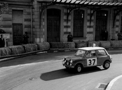 Paddy Hopkirk - Henry Liddon
33º Rallye Automobile de Monte-Carlo 1964. BMC Mini Cooper S (33 EJB). Clasificado 1º.
Copiloto Henry Liddon.

Del 18 al 21 de Enero, Monte Carlo.
Superficie: asfalto - nieve.

Se inscribieron 306 equipos, tomaron la salida 299, finalizaron 163.@
Palabras clave: Mini;Montecarlo;1964