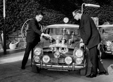 Paddy Hopkirk - Henry Liddon
33º Rallye Automobile de Monte-Carlo 1964. BMC Mini Cooper S (33 EJB). Clasificado 1º.
Copiloto Henry Liddon.

Del 18 al 21 de Enero, Monte Carlo.
Superficie: asfalto - nieve.

Se inscribieron 306 equipos, tomaron la salida 299, finalizaron 163.@
Palabras clave: Mini;Montecarlo;1964