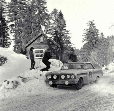 Bo Ljungfeldt - Fergus Sager
33º Rallye Automobile de Monte-Carlo 1964. Ford Falcon Futura Sprint (ZE 1047). Clasificado 2º.

Del 18 al 21 de Enero, Monte Carlo.
Superficie: asfalto - nieve.

Se inscribieron 306 equipos, tomaron la salida 299, finalizaron 163.@
Palabras clave: Ford;Falcon;Futura;Sprint;Montecarlo;1964;nieve