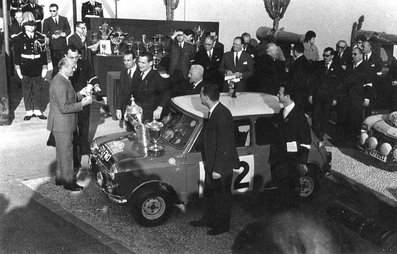 Timo Makinen - Patrick Vanson
33º Rallye Automobile de Monte-Carlo 1964. BMC Mini Cooper S (570 FMO). Clasificado 4º.

Del 18 al 21 de Enero, Monte Carlo.
Superficie: asfalto - nieve.

Se inscribieron 306 equipos, tomaron la salida 299, finalizaron 163.@
Palabras clave: Timo_Makinen;Mini;Cooper;Montecarlo;1964;Parque_Cerrado