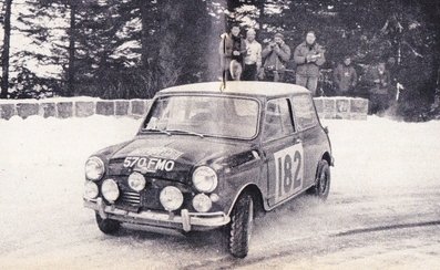 Timo Makinen - Patrick Vanson
33º Rallye Automobile de Monte-Carlo 1964. BMC Mini Cooper S (570 FMO). Clasificado 4º.

Del 18 al 21 de Enero, Monte Carlo.
Superficie: asfalto - nieve.

Se inscribieron 306 equipos, tomaron la salida 299, finalizaron 163.@
Palabras clave: Timo_Makinen;Mini;Cooper;Montecarlo;1964;nieve