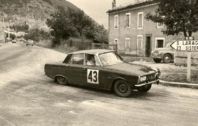 Peter Riley - Ann Riley
25º Coupe des Alpes 1964. Rover 2000 (3 KUE). Clasificado 12º.

Del 22 al 27 de Junio, Marseille - Grenoble - Monte-Carlo.
Superficie: asfalto.

La prueba constaba 10 tramos cronometrados.
Incluyendo tramos de enlace y cronometrados tenía un total de 3412.00 km.

Tomaron la salida 73 Equipos, finalizaron 25.@
Palabras clave: Rover;Alpes;1964