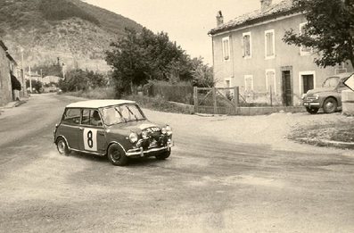Pauline Mayman- Valerie Domleo-Morley
25º Coupe des Alpes 1964. Morris Mini Cooper S 970 (AJB 66B). Clasificado 13º.

Del 22 al 27 de Junio, Marseille - Grenoble - Monte-Carlo.
Superficie: asfalto.

La prueba constaba 10 tramos cronometrados.
Incluyendo tramos de enlace y cronometrados tenía un total de 3412.00 km.

Tomaron la salida 73 Equipos, finalizaron 25.@
Palabras clave: Mini;Alpes;1964;Mujeres;Womens
