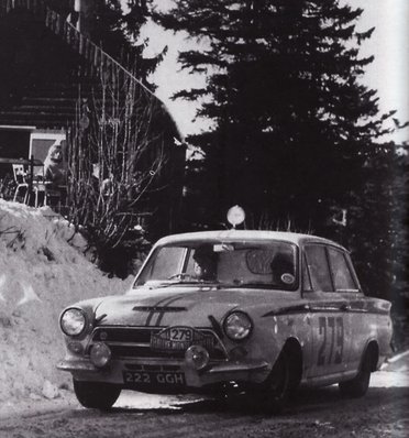 Estanislao Reverter - Oscar Caprotti
33º Rallye Automobile de Monte-Carlo 1964. Ford Cortina Lotus MK1 A (222 GGH). Clasificado 121º.

Del 18 al 21 de Enero, Monte Carlo.
Superficie: asfalto - nieve.

Se inscribieron 306 equipos, tomaron la salida 299, finalizaron 163.@
Palabras clave: Estanislao_Reverter;Montecarlo;Ford;Cortina;Lotus;1964;Nieve