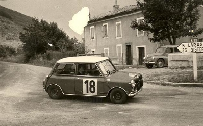 Paddy Hopkirk - Henry Liddon
25º Coupe des Alpes 1964. Morris Mini Cooper S 1275 (AJB 44B). Abandonó, desconocemos el motivo.

Del 22 al 27 de Junio, Marseille - Grenoble - Monte-Carlo.
Superficie: asfalto.

La prueba constaba 10 tramos cronometrados.
Incluyendo tramos de enlace y cronometrados tenía un total de 3412.00 km.

Tomaron la salida 73 Equipos, finalizaron 25.@
Palabras clave: Mini;Alpes;1964