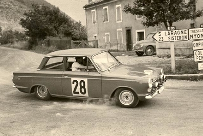David Seigle-Morris - Tony Nash
25º Coupe des Alpes 1964. Ford Cortina GT (892 DOO). Abandonó, desconocemos el motivo.

Del 22 al 27 de Junio, Marseille - Grenoble - Monte-Carlo.
Superficie: asfalto.

La prueba constaba 10 tramos cronometrados.
Incluyendo tramos de enlace y cronometrados tenía un total de 3412.00 km.

Tomaron la salida 73 Equipos, finalizaron 25.@
Palabras clave: Ford;Alpes;1964