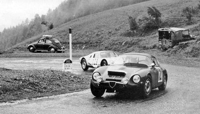 Bernard Consten - Jean Hébert
26º Rally Coupe del Alpes 1965. Alfa Romeo Giulia TZ .Clasificado 12º y 1º dentro de los Grand Touring Class.

Detrás el Porsche 904 Carrera GTS (821 FK 86) de Robert Buchet - Claude Marbaque, abandonó.

Del 19 al 25 de Julio, Marseille - Grenoble - Monte-Carlo.
Superficie: asfalto.

Tomaron la salida 93 equipos, finalizaron 31.@
Palabras clave: Alfa_romeo;Alpes;1965