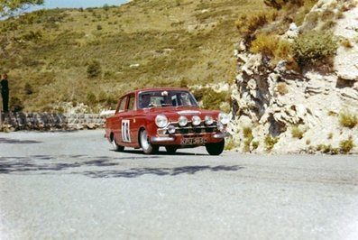 Henry Taylor - Brian Melia
26º Rally Coupe del Alpes 1965. Ford Cortina Lotus (KPU 385C). Clasificado 3º dentro de los Touring Class.

Del 19 al 25 de Julio, Marseille - Grenoble - Monte-Carlo.
Superficie: asfalto.

Tomaron la salida 93 equipos, finalizaron 31.@
Palabras clave: Ford;Alpes;1965