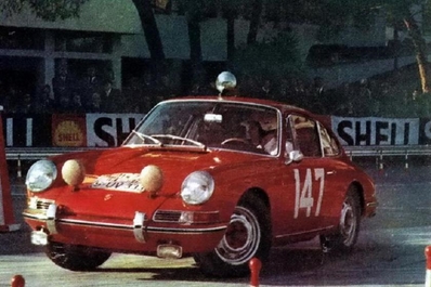 Herbert Linge - Peter Falk
34º Rallye Automobile de Monte-Carlo 1965. Porsche 911 S (S-UV 333). Clasificado 5º.

Del 16 al 25 de Enero, Monte-Carlo.
Superficie: asfalto - nieve.

Se inscribieron 275 equipos, tomaron la salida 237, finalizaron 35.@
Palabras clave: ;Peter_Falk;Porsche;Montecarlo;1965