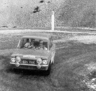 Rosemary Smith - Miss S.Taylor
26º Coupe des Alpes 1965. Hillman Imp.
Clasificada 5ª dentro de los Grand Touring Class y 1ª Ladies Cup.

Del 19 al 25 de Julio, Marseille - Grenoble - Monte Carlo.
Superficie: asfalto.

Tomaron la salida 93 equipos, finalizaron 31.@
Palabras clave: Hillman;Alpes;1965;Mujeres;Womens