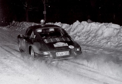 Herbert Linge - Peter Falk
34º Rallye Automobile de Monte-Carlo 1965. Porsche 911 S (S-UV 333). Clasificado 5º.

Del 16 al 25 de Enero, Monte-Carlo.
Superficie: asfalto - nieve.

Se inscribieron 275 equipos, tomaron la salida 237, finalizaron 35.@
Palabras clave: ;Peter_Falk;Porsche;Montecarlo;1965;nieve