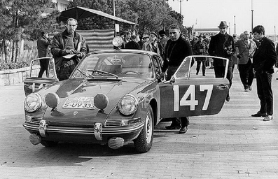 Herbert Linge - Peter Falk
34º Rallye Automobile de Monte-Carlo 1965. Porsche 911 S (S-UV 333). Clasificado 5º.

Del 16 al 25 de Enero, Monte-Carlo.
Superficie: asfalto - nieve.

Se inscribieron 275 equipos, tomaron la salida 237, finalizaron 35.@
Palabras clave: ;Peter_Falk;Porsche;Montecarlo;1965;Personajes