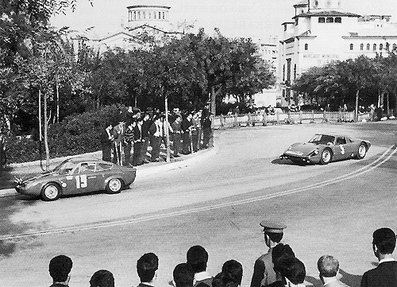 Primera prueba circuito de Montjuich (15 vueltas)
6º Rally 2 Cataluñas 1965.
El Num 19 es el Fiat Abarth de Jaime Juncosa (Runner), Clasificado 9º.
El Num 5 es el Porsche 904 GTS de Juan Fernandez
Palabras clave: Catalunya;1965