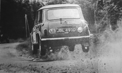 Timo Mäkinen - Pekka Keskitalo
16º Jyväskylän Suurajot - Rally of the 1000 Lakes 1966. Morris Mini Cooper S (JBL 493D). Clasificado 1º.

Del 19 al 21 de Agosto, Jyväskylän, Finlandia.
Superficie: tierra.

El Rally tenia un total de 2261.00 km de los que 215.00 eran tramos especiales cronometrados.

Tomaron la salida 115 equipos, finalizaron 62.@
Palabras clave: Timo_Makinen;Morris;Mini;Cooper;Finlandia;1966