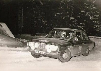 Joachim Springer - Günther Brendel
35º Rallye Automobile de Monte-Carlo 1966. Ford Taunus (STA-AN 44). Clasificado 28º.

Del 14 al 20 de Enero, Monte-Carlo.
Superficie: asfalto - nieve.

119 equipos completaron el rally en su totalidad.
A partir de la posición 120, los equipos no se clasificaron para el tramo final, pero fueron clasificados oficialmente.

Tomaron la salida 322 equipos, finalizaron 184.
@
Palabras clave: Ford;Taunus;Montecarlo;1966;nieve