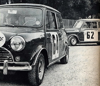 Pat Spencer - Ann Hall
27º Rally Alpine Cup 1966, Mini Cooper 1275 S, detras el Mini Cooper 1275 S de Rauno Aaltonen - Henry Liddon, Clasificado 3º.@
Palabras clave: Mini;Alpes;1966