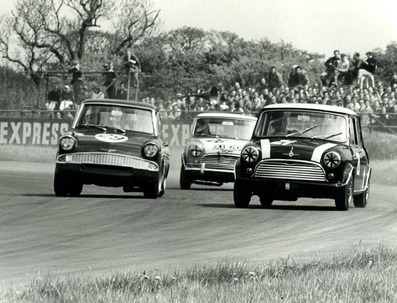 Silverstone (1966)
Para mas informacion [url=https://wp.me/p74eqQ-2q] Clic en la foto o aqui si esta azul[/url]
For more information [url=https://wp.me/p74eqQ-2q] Click on the picture or here if blue [/url]
Palabras clave: Silverstone;Mini;1966;Austin;Cooper;Ford;Anglia;Evora