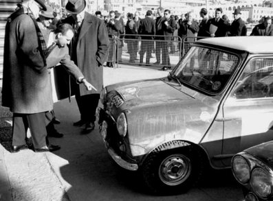 Timo Mäkinen - Paul Easter
35º Rallye Automobile de Monte-Carlo 1966. BMC Mini Cooper S 1275 (GRX 555D).
Todos los Minis del Equipo Oficial fueron descalificados por usar faros halógenos.

Del 14 al 20 de Enero, Monte-Carlo.
Superficie: asfalto - nieve.

119 equipos completaron el rally en su totalidad.
A partir de la posición 120, los equipos no se clasificaron para el tramo final, pero fueron clasificados oficialmente.

Tomaron la salida 322 equipos, finalizaron 184.
@
Palabras clave: Mini;Montecarlo;1966