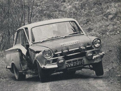 Jim Clark - Brian Melia
15º RAC International Rally of Great Britain 1966. Ford Cortina Lotus (NVW 241C). Abandonó.

Del 19 al 25 de Noviembre, Londres (Heathrow) 
Superficie: tierra - asfalto.

Según ewrc-results.com el Rally tenia 38.95 kilómetros cronometrados divididos en 7 tramos especiales

Tomaron la salida 146 equipos, finalizaron 63.@
Palabras clave: ;Ford;Cortina;Lotus;RAC_Rally;Gran_Bretaña;Inglaterra;1966