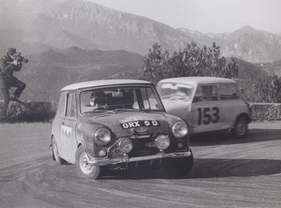 Paddy Hopkirk - Henry Liddon
35º Rallye Automobile de Monte-Carlo 1966. Mini Cooper S 1275.
Todos los Minis del equipo oficial fueron descalificados por usar faros Halogenos. El Mini Cooper de detras es el de J. Lowrey - Mackenzie, Clasificado 72º@@
Palabras clave: Mini;Montecarlo;1966