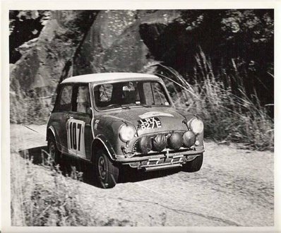 Paddy Hopkirk - Ron Crellin
28º Coupe des Alpes 1967. Morris Mini Cooper S 1275 (LRX 827E). Clasificado 1º.

Del 4 al 9 de Septiembre, Marseille - Alpe d'Huez - Menton.
Superficie: asfalto.

Tomaron la salida 80 equipos, finalizaron 15.@
Palabras clave: Mini;Alpes;1967