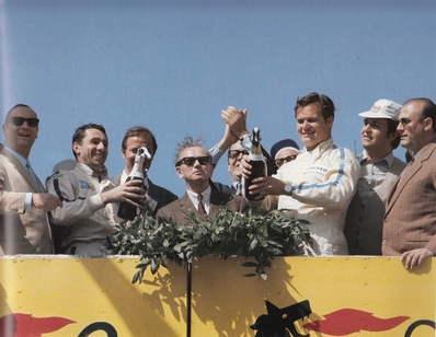 60º Targa Florio 1969
Gerhard Mitter, Ferry Porsche & Udo Schütz.
Mitter y Schütz ganadores de la prueba con Porsche 908-02.@
Palabras clave: Porsche;Targa_Florio;1969;Personajes