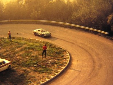 Jean-Claude Andruet - Patrice à‰cot
30º Coupe des Alpes 1969. Alpine-Renault A110 1440 (7905 GL 76). Clasificado 2º.

Del 1 al 6 de Octubre, Marseille - Evian - Juan les Pins, Francia.
Superficie: asfalto.

Tomaron la salida 66 equipos, finalizaron 25.@
Palabras clave: Renault;Alpine;1969;Alpes