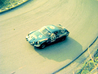 Jean-Pierre Nicolas - Claude Roure
30º Coupe des Alpes 1969. Alpine-Renault A110 1300. Clasificado 6º.

Del 1 al 6 de Octubre, Marseille - Evian - Juan les Pins, Francia.
Superficie: asfalto.

Tomaron la salida 66 equipos, finalizaron 25.@
Palabras clave: Renault;Alpine;1969;Alpes