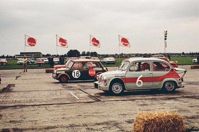 IV Trofeo de Tulln-Langenlebarn (1969)
Para mas informacion [url=https://wp.me/p74eqQ-2p] Clic en la foto o aqui si esta azul[/url]
For more information [url=https://wp.me/p74eqQ-2p] Click on the picture or here if blue [/url]
Palabras clave: Austin;Mini;Cooper;Fiat;Abarth;NSU;Austria;1969;Evora