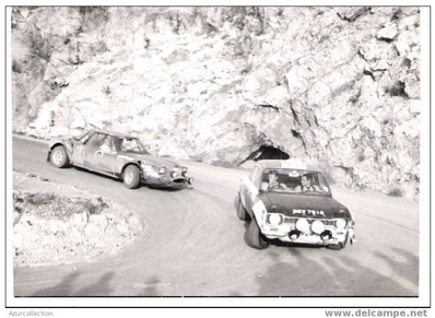 Hannu Mikkola - Jim Porter
38º Rallye Automobile de Monte-Carlo 1969. Ford Escort Twin Cam (BEV 781G). Abandonó por accidente.

El coche de detrás participaba en otra competición paralela llamada 