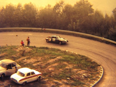Jean-Claude Syda - René Flandin
30º Coupe des Alpes 1969. Citröen DS 21 Proto (8717 SL 38). Abandonó por accidente.

Este mismo coche el año anterior y en este esta misma prueba, conducido por Robert Neyret, tambien tuvo un accidente.

Del 1 al 6 de Octubre, Marseille - Evian - Juan les Pins, Francia.
Superficie: asfalto.

Tomaron la salida 66 equipos, finalizaron 25.@
Palabras clave: Citroen;Alpes;1969