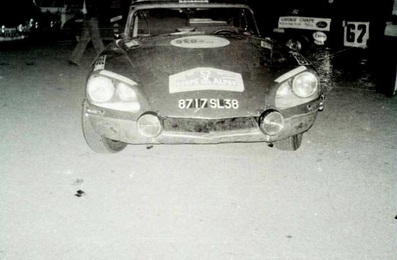 Jean-Claude Syda - René Flandin
30º Coupe des Alpes 1969. Citröen DS 21 Proto (8717 SL 38). Abandonó por accidente.

Este mismo coche el año anterior y en este esta misma prueba, conducido por Robert Neyret, tambien tuvo un accidente.

Del 1 al 6 de Octubre, Marseille - Evian - Juan les Pins, Francia.
Superficie: asfalto.

Tomaron la salida 66 equipos, finalizaron 25.@
Palabras clave: Citroen;Alpes;1969