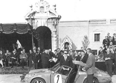 Gérard Larrousse - Maurice Gelin
39º Rallye Automobile de Monte-Carlo 1970. Porsche 911 S (S-T 5705). Clasificado 2º.

Del 16 al 24 de Enero, Monte Carlo.
Superficie: asfalto - nieve

El Rally constaba de un total de 405.50 km cronometrados.

Se inscribieron 232 equipos, tomaron la salida 184, finalizaron 77.@
Palabras clave: Gerard_Larrousse;Gelin;Porsche;Montecarlo;1970;Personajes