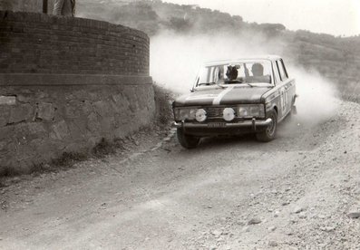 Albert Smania - Giuseppe Zanchetti
3º Rally dell'Isola d'Elba 1970. Fiat 125 S. Clasificado 7º.

Del 2 al 4 de Abril, Livorno.
Superficie: asfalto - tierra.

Desconocemos de cuantos kilómetros tanto totales como cronometrados constaba la prueba.

Tomaron la salida 58 equipos, finalizaron 22.@
Palabras clave: Fiat;Elba;1970